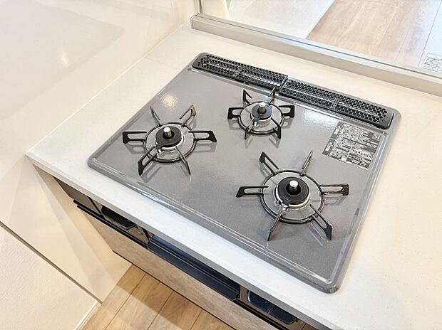 【3口ガスコンロ】■一度に多くの料理ができ便利で効率的