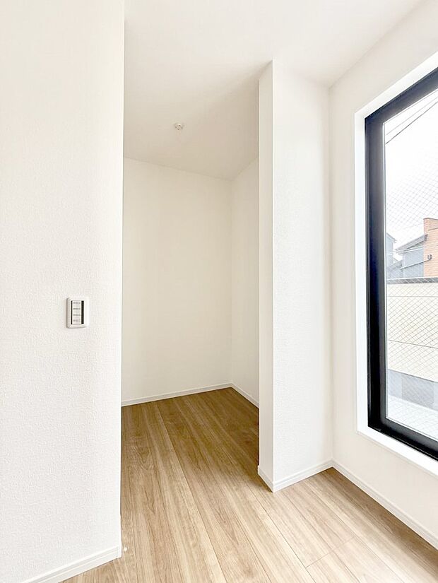 【その他内観】■WIC付きで衣類も荷物もまとめて収納できる便利な空間です