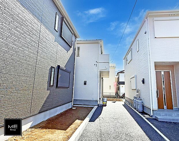 【現地外観写真】■暮らしを彩る充実した設備仕様が備わった住まい