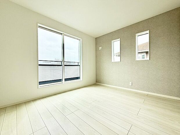 【リビング以外の居室】■落ち着いた色合いのお部屋で穏やかな時間を楽しめます