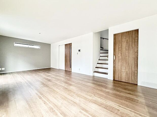 【リビングダイニング】■リビングイン階段採用で、ご家族のコミュニケーションも増えますね