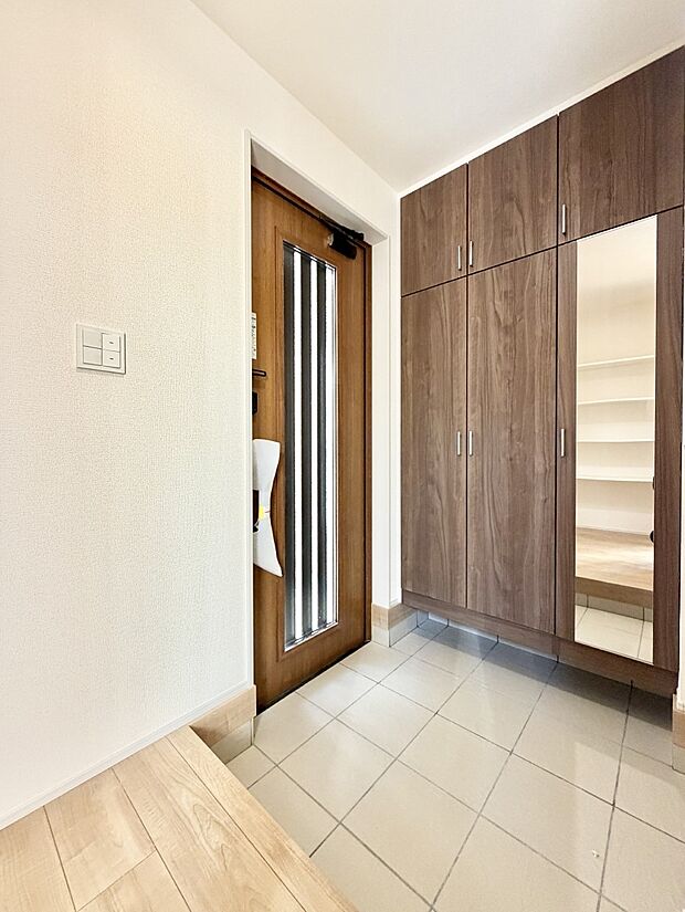 【玄関】■ ここから始まる一日、すっきり整った玄関