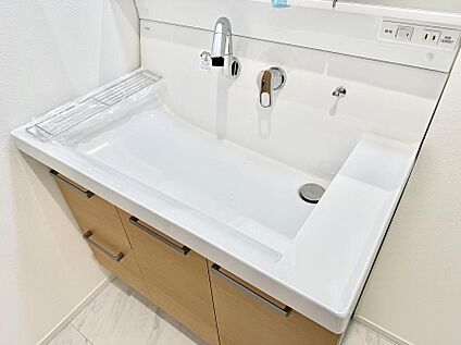 ハンドシャワー付洗面台