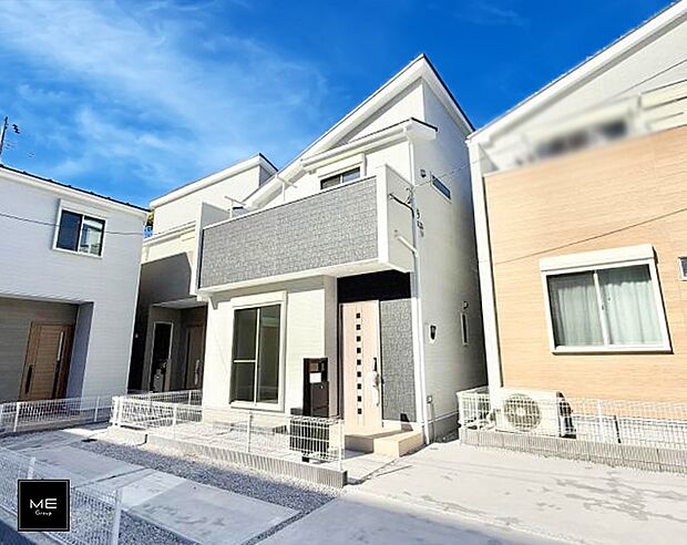 【現地外観写真】■暮らしを彩る充実した設備仕様が備わった住まい