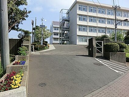 綾瀬市立城山中学校 1300m(17分)