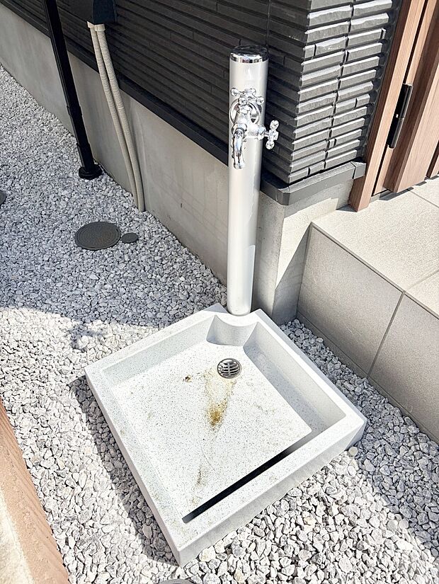 【その他現地】■ガーデニングや洗車などの際に大活躍な屋外立水栓