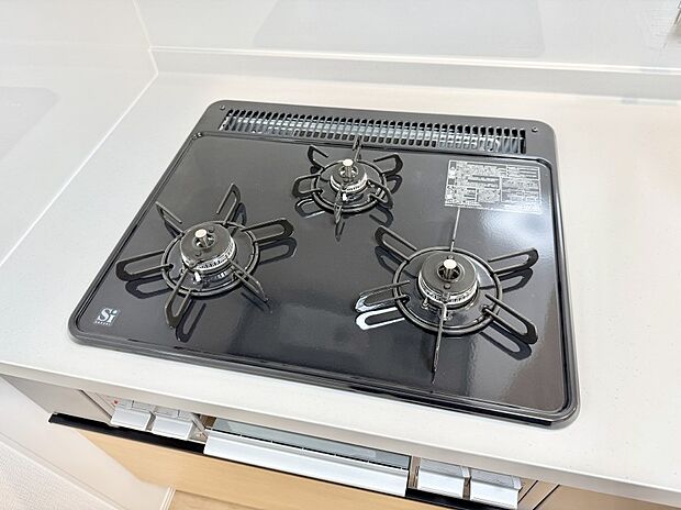 【3口ガスコンロ】■一度に多くの料理ができ便利で効率的