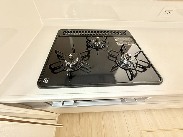 【3口ガスコンロ】■一度に多くの料理ができ便利で効率的