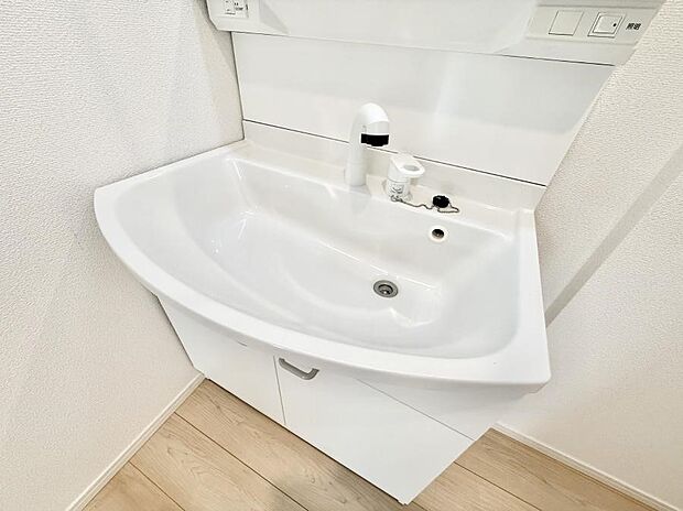 【ハンドシャワー付洗面台】■手洗いや顔を洗う時も快適に使える便利なシャワー