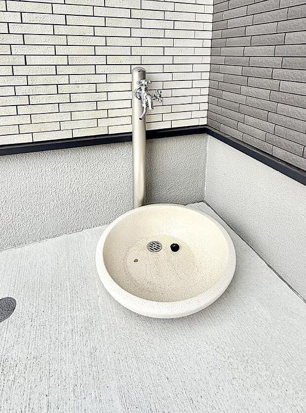 【その他現地】■ガーデニングや洗車などの際に大活躍な屋外立水栓