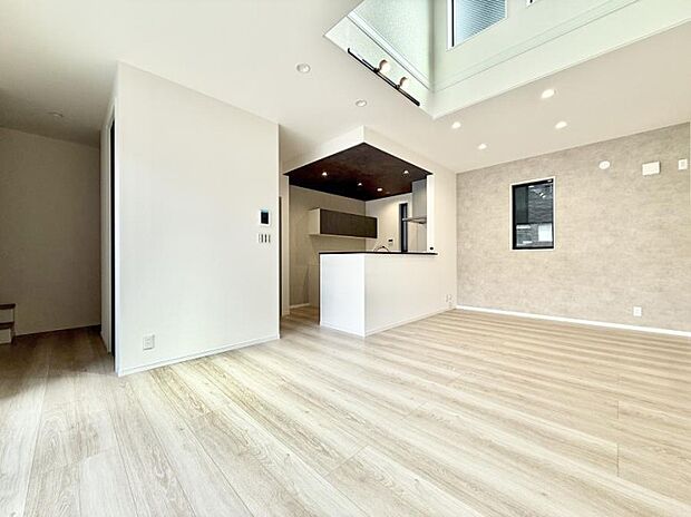 【リビング】■くつろぎと笑顔が集まる、心温まるリビング