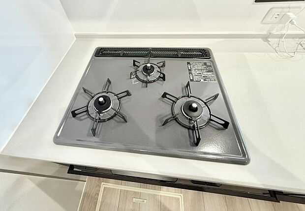 【3口ガスコンロ】■複数の鍋が同時に使えますね