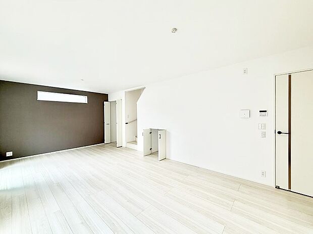 【リビング】■光と風を感じる、リラックスできる空間