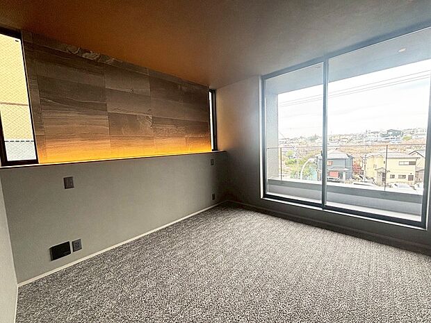 【リビング以外の居室】■落ち着いた色合いのお部屋で穏やかな時間を楽しめます