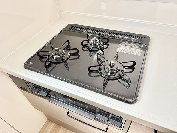 【3口ガスコンロ】■複数の鍋が同時に使えますね