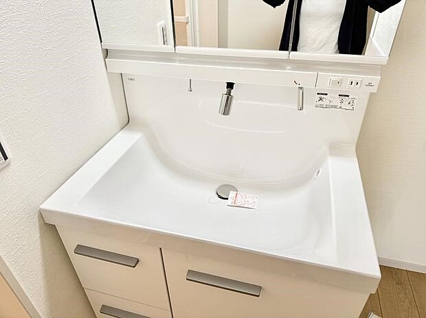 【ハンドシャワー付洗面台】■手洗いや顔を洗う時も快適に使える便利なシャワー