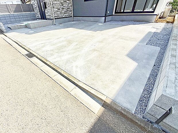 【駐車場】■快適な駐車スペースで安心