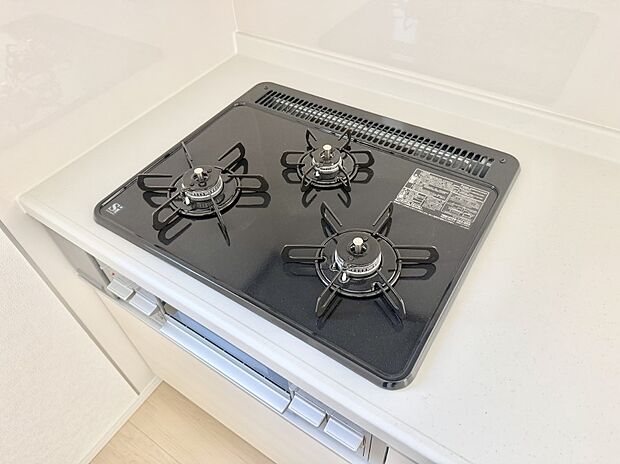 【3口ガスコンロ】■一度に多くの料理ができ便利で効率的