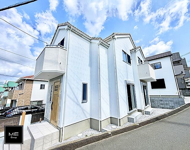 【現地外観写真】■暮らしを彩る充実した設備仕様が備わった住まい