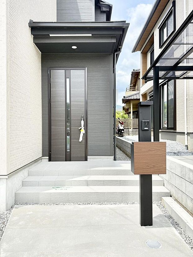 【玄関】1号棟 ■ シンプルで美しく、住まいの第一印象を彩る玄関です