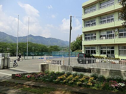 厚木市立上荻野小学校 600m(8分)