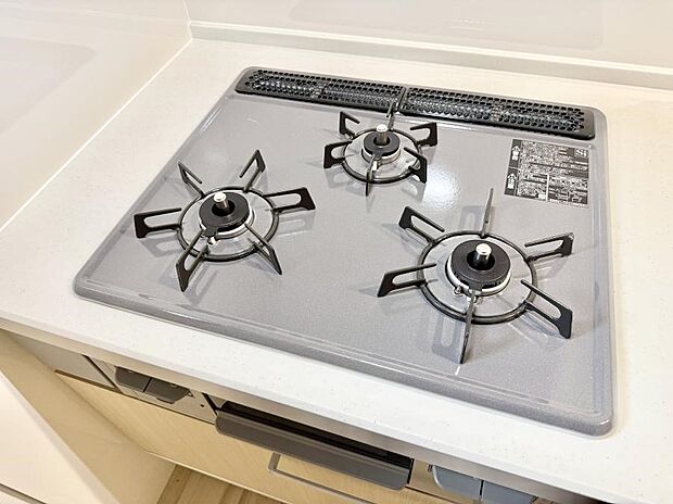 【3口ガスコンロ】■一度に多くの料理ができ便利で効率的