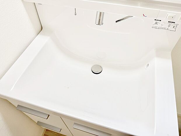 【ハンドシャワー付洗面台】■手洗いや顔を洗う時も快適に使える便利なシャワー