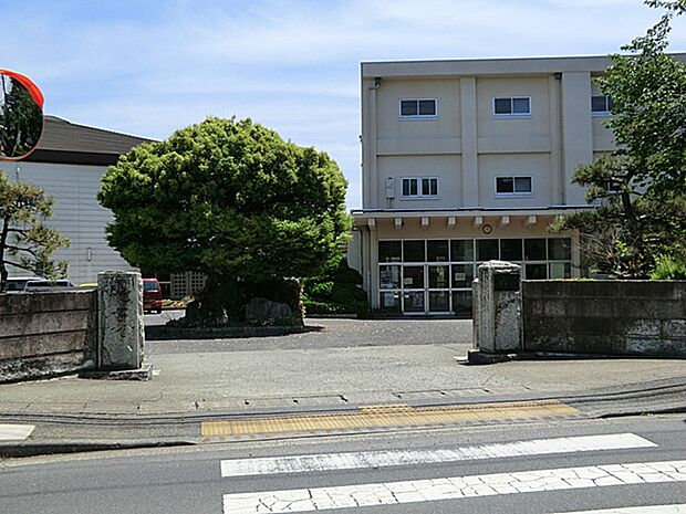 伊勢原市立山王中学校（約1,619m・徒歩21分）