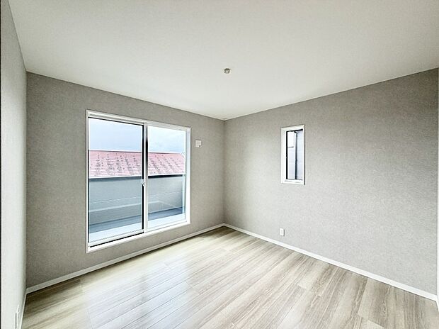 【リビング以外の居室】3号棟  ■落ち着いた色合いのお部屋で穏やかな時間を楽しめます