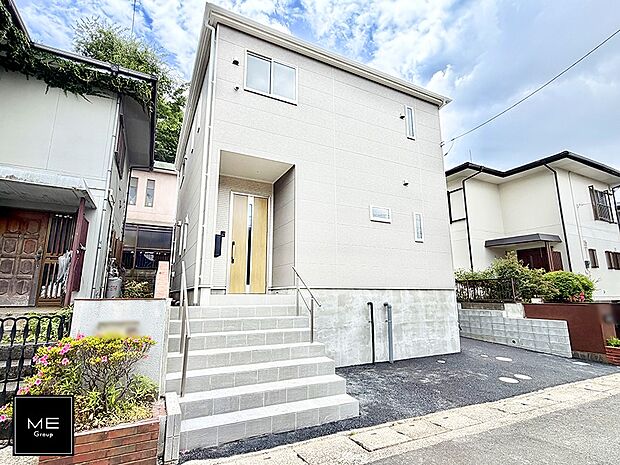 【現地外観写真】■暮らしを彩る充実した設備仕様が備わった住まい