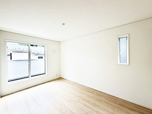 【リビング以外の居室】1号棟  ■落ち着いた色合いのお部屋で穏やかな時間を楽しめます