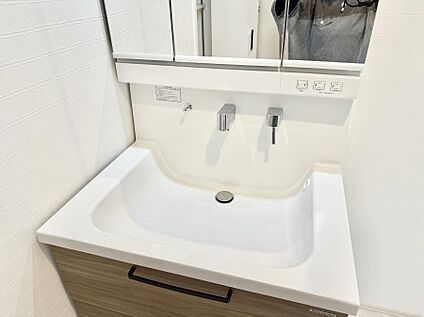 ハンドシャワー付洗面台