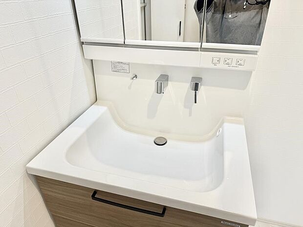 【ハンドシャワー付洗面台】■手洗いや顔を洗う時も快適に使える便利なシャワー