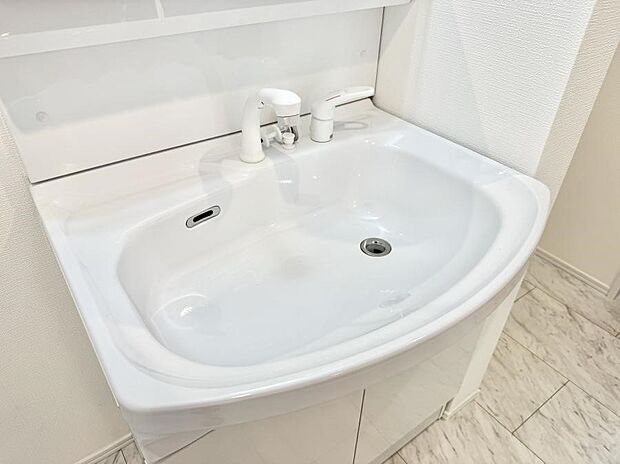 【ハンドシャワー付洗面台】■手洗いや顔を洗う時も快適に使える便利なシャワー