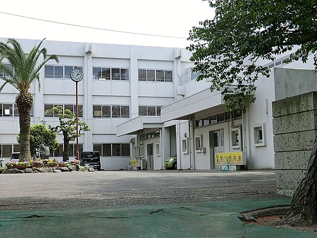 大磯町立大磯中学校(約1,200m・徒歩15分)