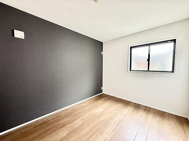 【リビング以外の居室】1号棟  ■落ち着いた色合いのお部屋で穏やかな時間を楽しめます