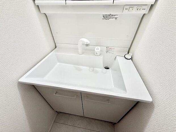 【ハンドシャワー付洗面台】■手洗いや顔を洗う時も快適に使える便利なシャワー