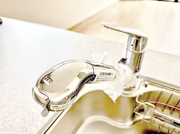 【浄水器】■清潔でおいしい水を手軽に供給してくれます