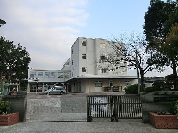 横浜市立日限山中学校(約380m・徒歩5分)
