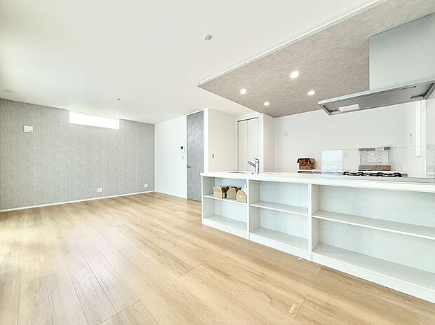 【リビングダイニング】1号棟 ■シンプルだけど贅沢、大切な人と過ごす心がほどける空間