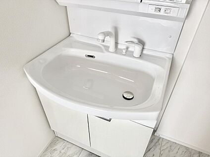 ハンドシャワー付洗面台