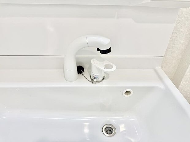 【ハンドシャワー付洗面台】■手洗いや顔を洗う時も快適に使える便利なシャワー