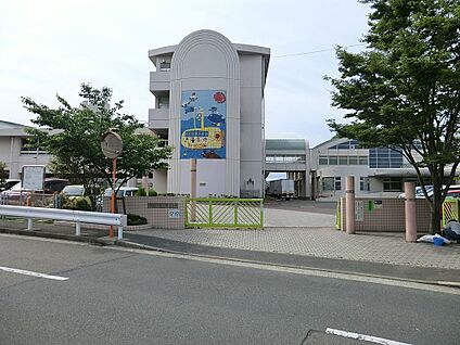 横須賀市立野比東小学校 732m(10分)