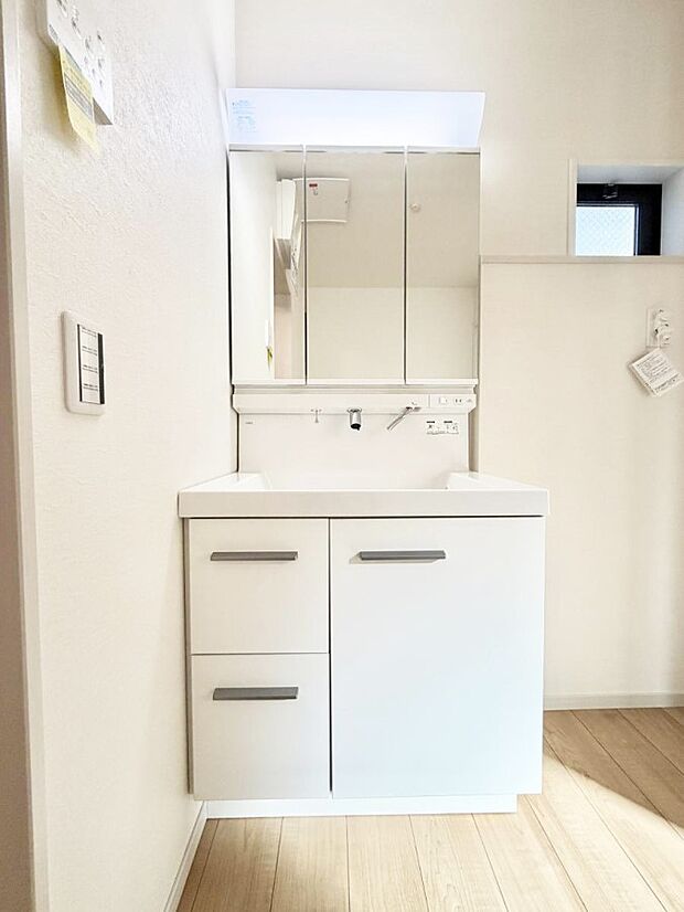 【洗面台・洗面所】■家族みんなが使いやすい配置です