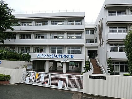 秦野市立鶴巻中学校 1500m(19分)