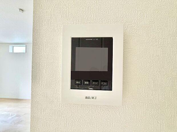 【TVモニター付インターフォン】■訪問者を確認できて安心感が増します