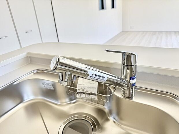 【浄水器】■清潔でおいしい水を手軽に供給してくれます