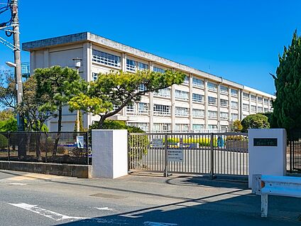 茅ヶ崎市立梅田小学校 725m(10分)