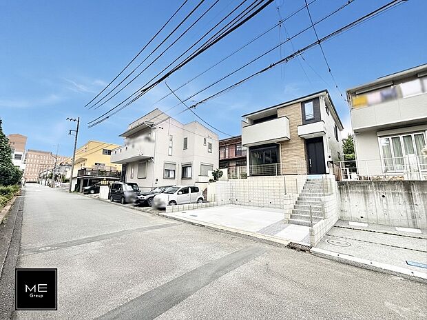 【前面道路含む現地写真】■優雅なラインが、毎日を引き立てます