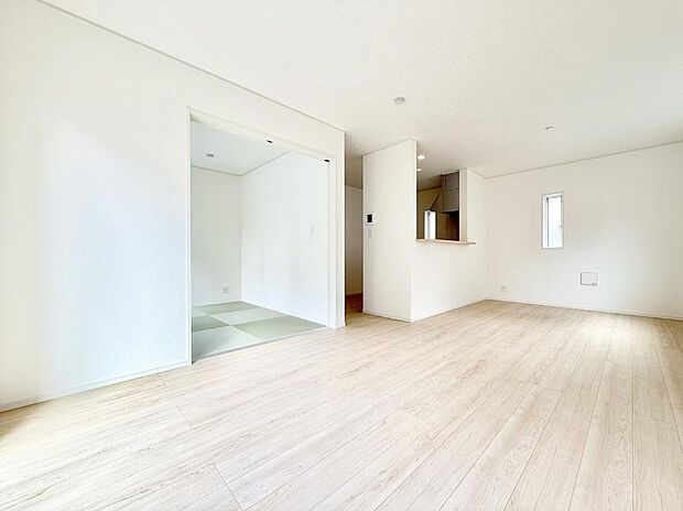 【リビング】1号棟  ■自然と会話が生まれる、心地よいひととき